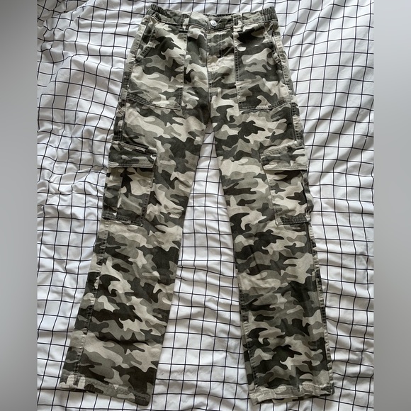 Camo Cargo Pants!! - Picture 3 of 5